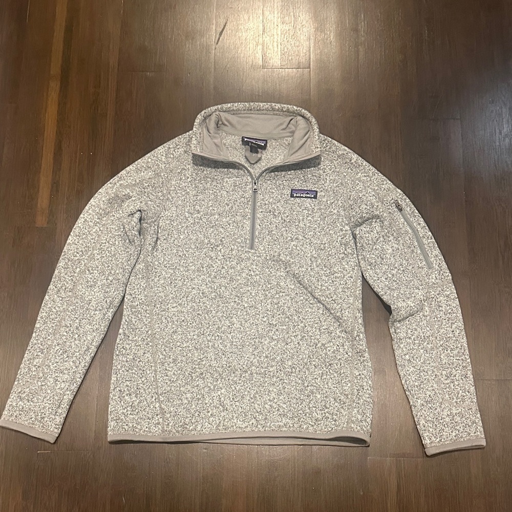 Patagonia women’s fleece pullover with zipper - barely used